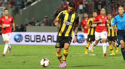 חנן ממן עם הכדור (רדאד ג´בארה) חנן ממן עם הכדור (רדאד ג´בארה)