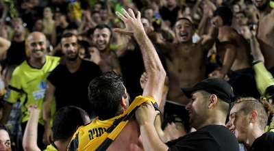 אוהדי בית&qout;ר חוגגים עם קוראץ´ (רדאד ג´בארה) אוהדי בית&qout;ר חוגגים עם קוראץ´ (רדאד ג´בארה)