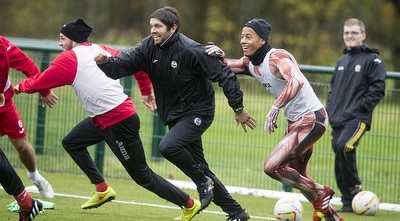 ג´ייק קרול. נראה מרוצה מהתלבושת החדשה