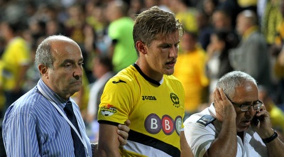 עודד גביש יורד לחדר ההלבשה (רדאד ג´בארה)