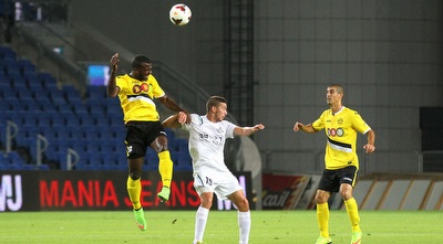 לארי קאיודה עולה לכדור גובה (רדאד ג´בארה)