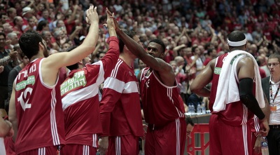 שחקני הפועל ירושלים מרוצים (אורן בן חקון)