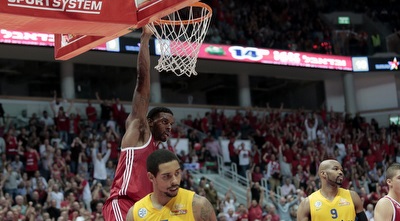 דונטה סמית´ מטביע (אורן בן חקון)