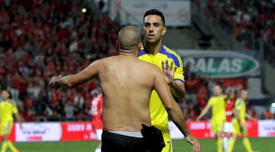 זהבי והאוהד. הפואדים יירתעו מזה? (יניב גונן)