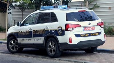 ניידת מחוץ לביתו של זהבי (יניב גונן)