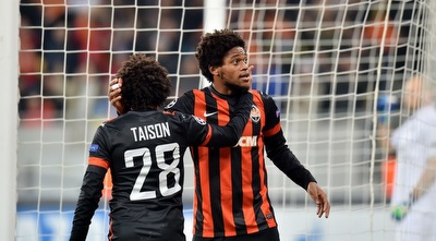 שחקני שחטאר חוגגים (צילום מסך) שחקני שחטאר חוגגים (צילום מסך)