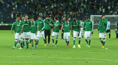 שחקני מכבי חיפה חוגגים (עמית מצפה)