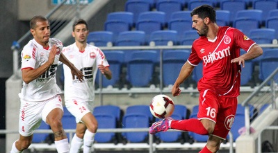 שלומי אזולאי מלהטט (רדאד ג´בארה) שלומי אזולאי מלהטט (רדאד ג´בארה)