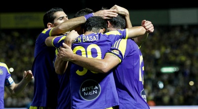 שחקני מכבי ת&qout;א חוגגים (יניב גונן) שחקני מכבי ת&qout;א חוגגים (יניב גונן)