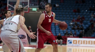 הלפרין עם הכדור (אורן בן חקון)