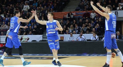 נפטונאס חוגגת ניצחון יוקרתי מאוד נפטונאס חוגגת ניצחון יוקרתי מאוד