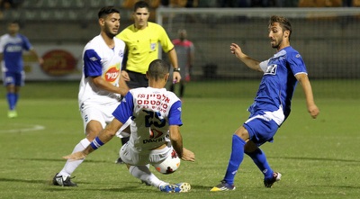 קרופניק נאבק על כדור (רדאד ג´בארה) קרופניק נאבק על כדור (רדאד ג´בארה)