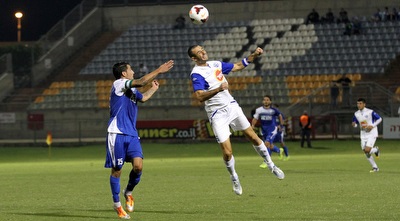שי רביבו מנסה לקחת את הכדור (רדאד ג´בארה) שי רביבו מנסה לקחת את הכדור (רדאד ג´בארה)