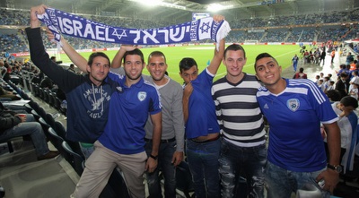 אוהדים ביציע (עמית מצפה)