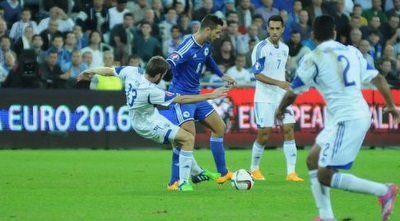 מדוניאנין נאבק עם ההגנה הישראלית לא בהצלחה גדולה (עמרי שטיין)