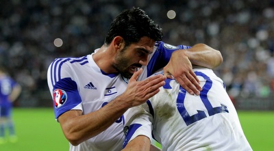 דמארי חוגג עם בן הרוש (יניב גונן)