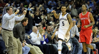 קורטני לי חוגג על חשבון יוסטון (רויטרס)