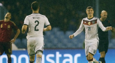 טוני קרוס חוגג (רויטרס) טוני קרוס חוגג (רויטרס)