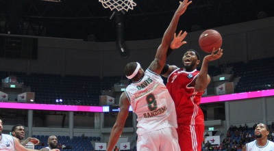 ג´ונס עולה לסל (אורן בן חקון)