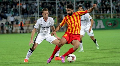 רובן ראיוס שומר על מיכאל אוחנה. קיבל מחמאות (יניב גונן)