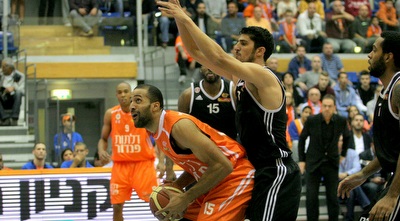 קארמייקל נשמר ע&qout;י אליהו (משה חרמון)