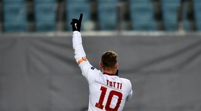 פרנצ´סקו טוטי חוגג פרנצ´סקו טוטי חוגג