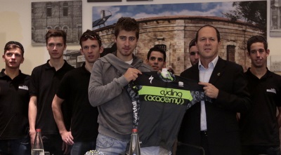 פטר סגאן וניר ברקת (אורן בן חקון)