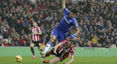 קוסטה נאבק על הכדור (רויטרס)