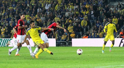 ערן זהבי בועט. מכריע משחקים (רדאד ג´בארה)