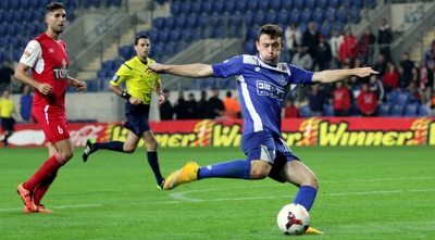 אלטמן בועט את הכדור (יניב גונן)