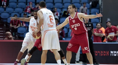 הלפרין שומר על טל דן (אורן בן חקון)