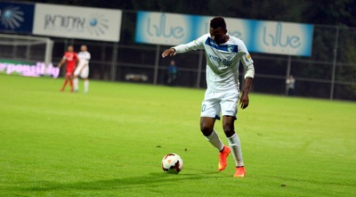 רוג´רס קולה עם הכדור (ניסן עייש) רוג´רס קולה עם הכדור (ניסן עייש)