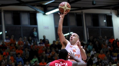 טפירו עולה לסל (רדאד ג´בארה)