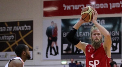 שולדרבארנד קוטף כדור חוזר  (רדאד ג´בארה)