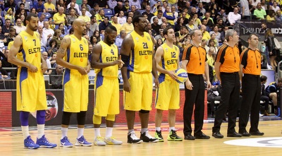 שחקני מכבי ת&qout;א בפתיחה (חגי ניזרי)