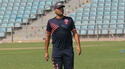 חיים סילבס. שוקל לפתוח עם שלישייה קדמית (רז אמיר)