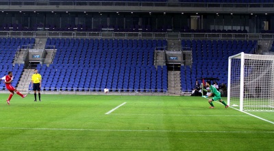 מוגרבי בועט את הפנדל (יניב גונן)