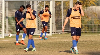 שחקני הפועל פ&qout;ת באימון (רדאד ג´בארה) שחקני הפועל פ&qout;ת באימון (רדאד ג´בארה)