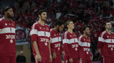 שחקני הפועל ירושלים בפתיחה (אורן בן חקון)