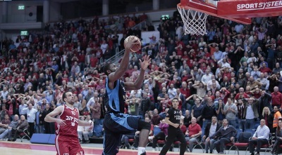 אוסברי מנצח את המשחק (אורן בן חקון)