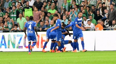 שחקני ק&qout;ש חוגגים. מאמינים שאפשר לחגוג גם במאי (נעם מורנו) שחקני ק&qout;ש חוגגים. מאמינים שאפשר לחגוג גם במאי (נעם מורנו)