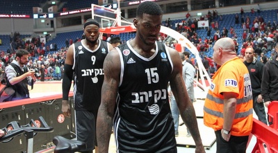 דונטה סמית´ מאוכזב (אורן בן חקון) דונטה סמית´ מאוכזב (אורן בן חקון)