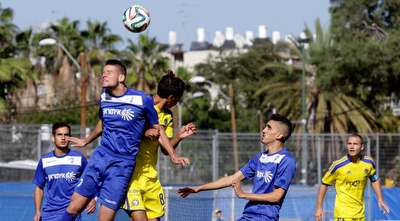 עדן שמיר עולה לנגיחה (יניב גונן) עדן שמיר עולה לנגיחה (יניב גונן)