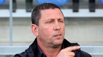 ניר קלינגר על הספסל (רדאד ג´בארה)