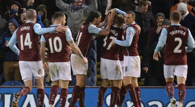 שחקני ברנלי חוגגים (מערכת ONE)