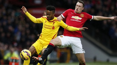 ג´ונס וסטרלינג נאבקים על הכדור (רויטרס)