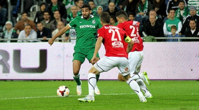 חן עזרא מול שני שחקני הגנה (רדאד ג´בארה)