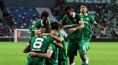 שחקני חיפה חוגגים (רדאד ג´בארה)