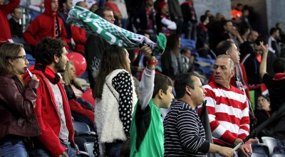 אוהדים ביציע המעורב (יניב גונן)