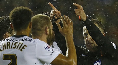 השופט ג´ונתן מוס מרחיק את בקסטון (רויטרס)